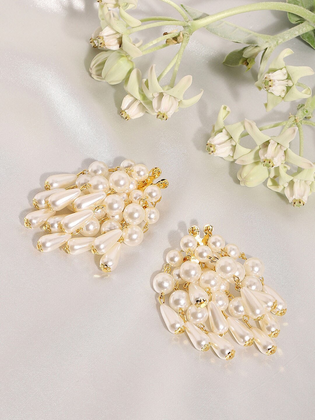 

SOHI Gold-Plated Classic Drop Earrings