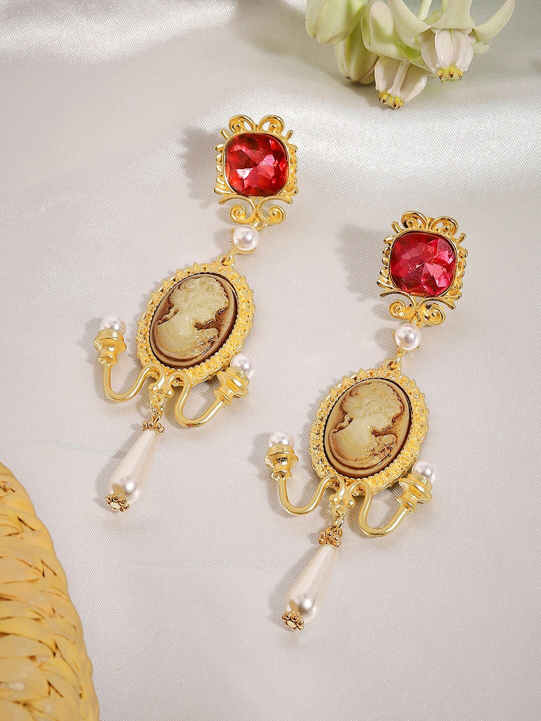 

SOHI Gold-Plated Oval Drop Earrings