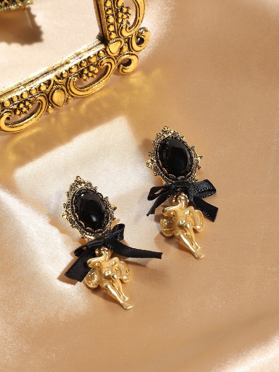 

SOHI Gold-Plated Stone Studded Drop Earrings