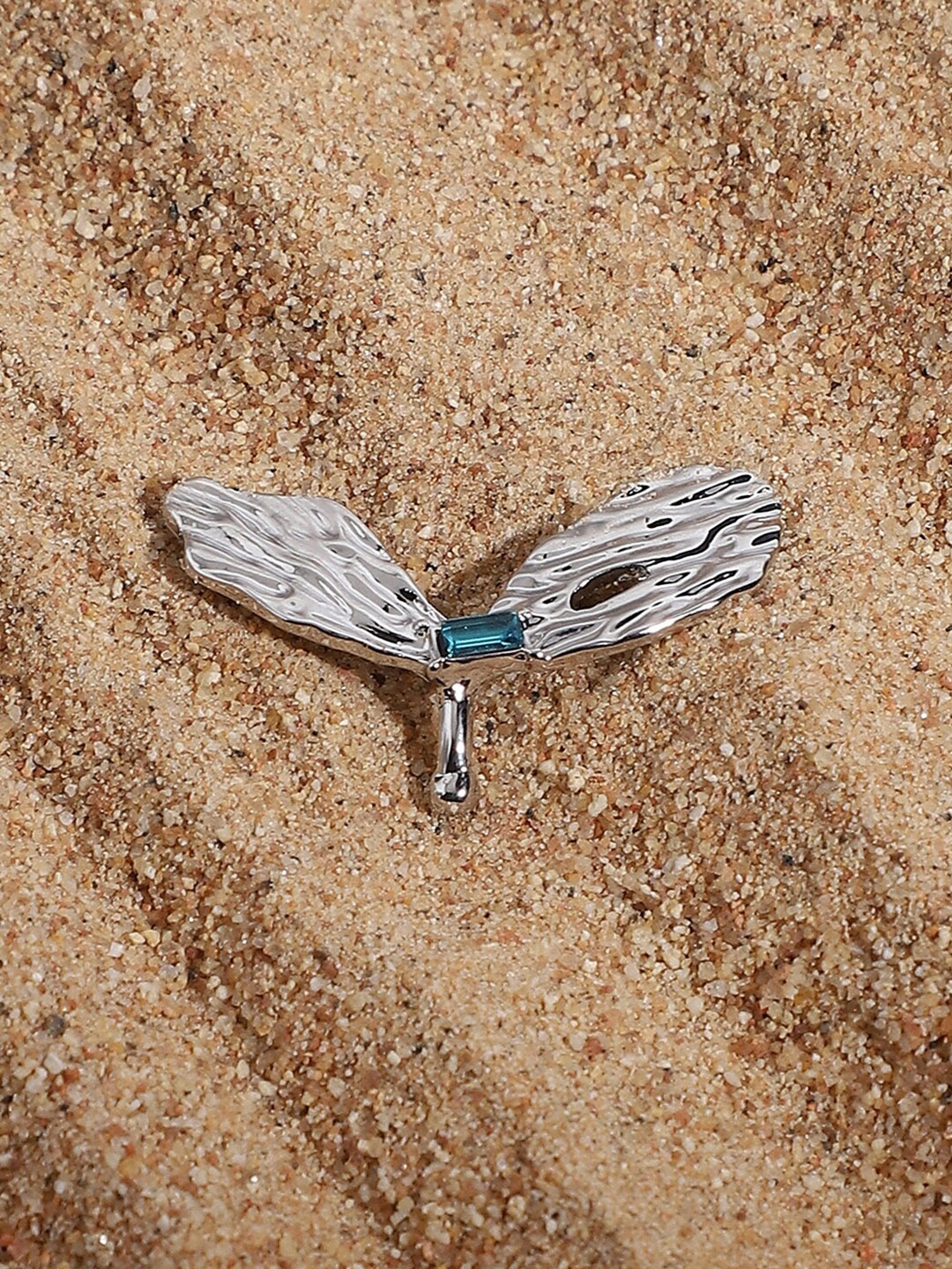 

SOHI Silver-Plated Contemporary Studs Ear Cuff