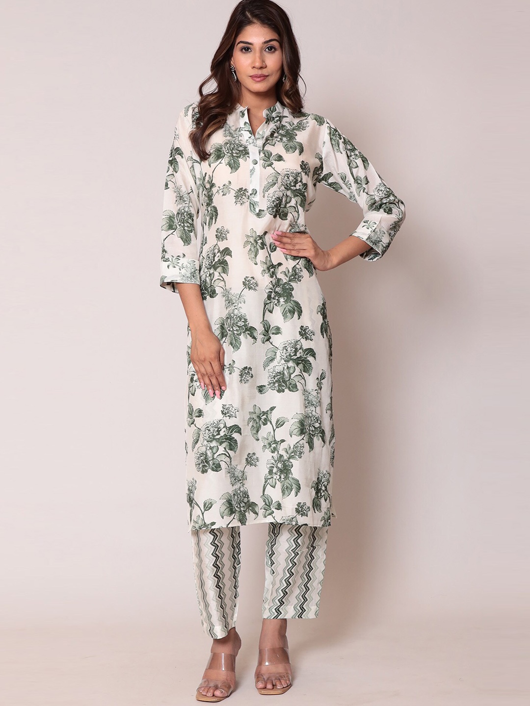 

ZARI Floral Printed Regular Kurta With Trousers, Green