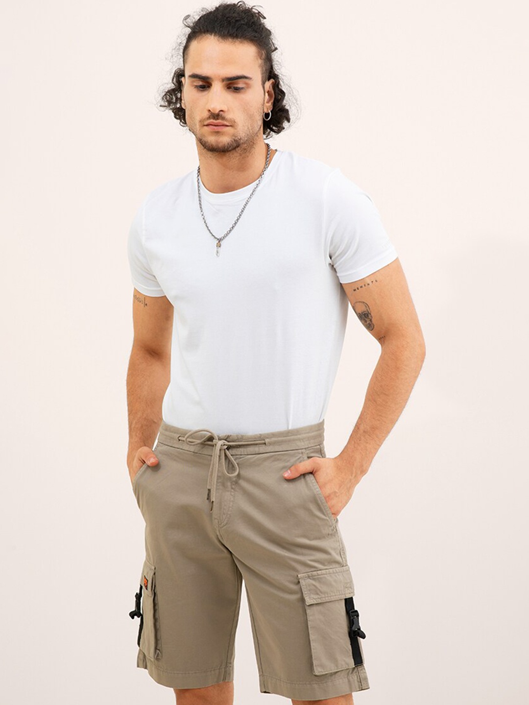 

Snitch Men Khaki Mid-Rise Cotton Cargo Shorts