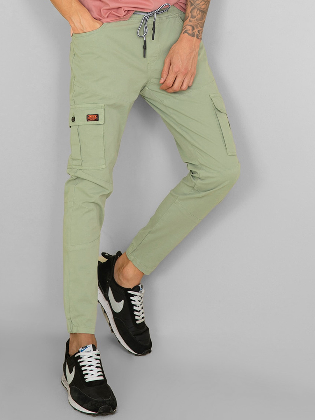 

Snitch Men Green Slim Fit Mid-Rise Cotton Cargos Trousers
