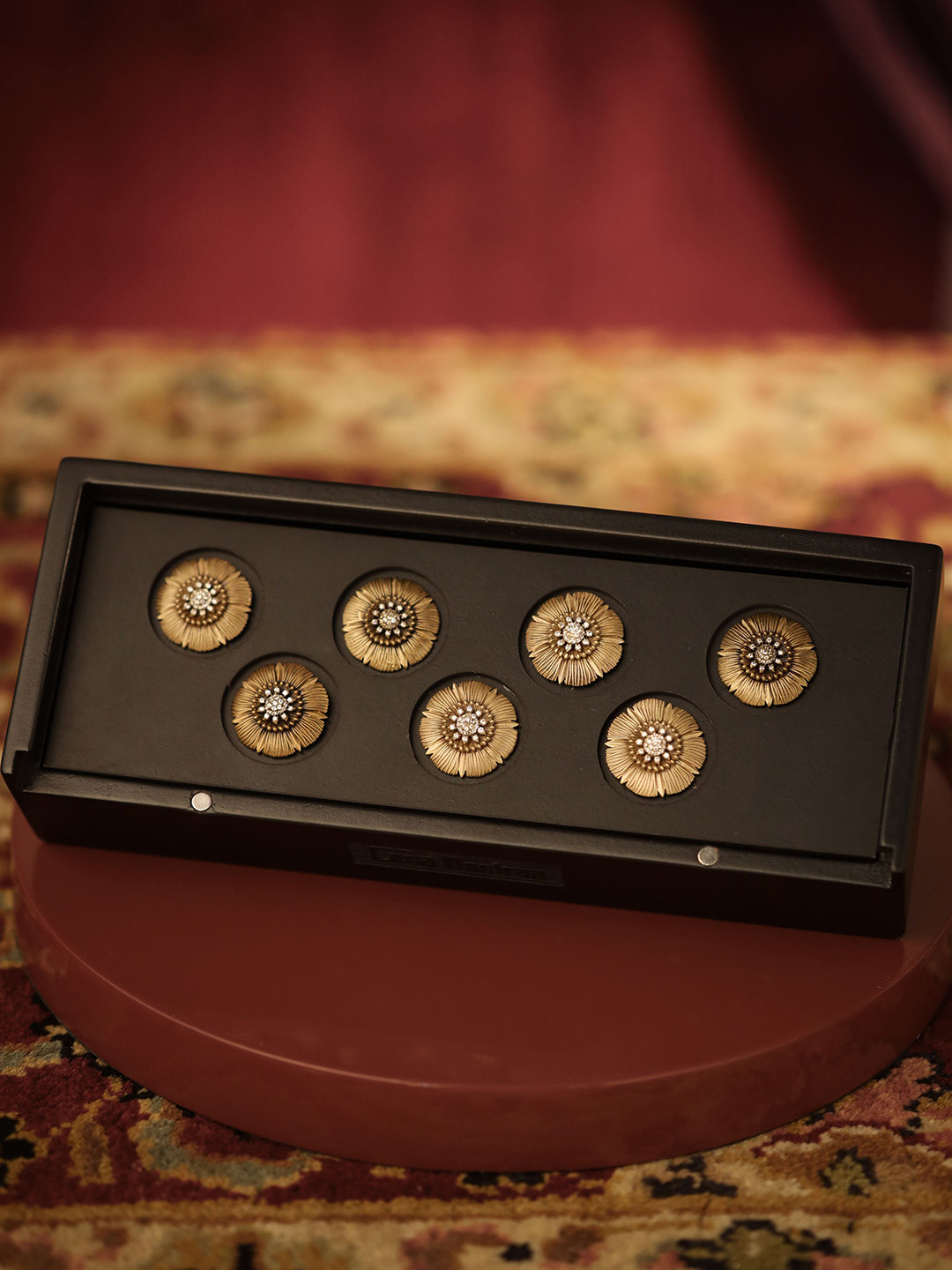 

COSA NOSTRAA Men Set of 7 Flower Power Buttons, Metallic