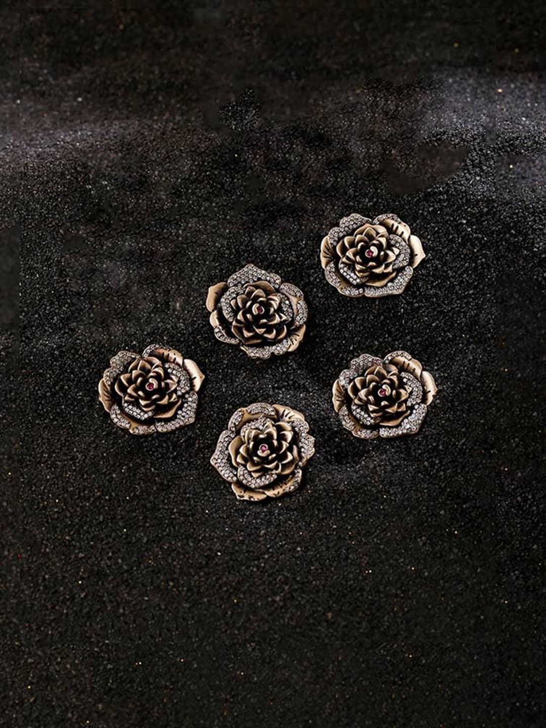 

COSA NOSTRAA Men Set of 5 Regal Rose Buttons, Metallic