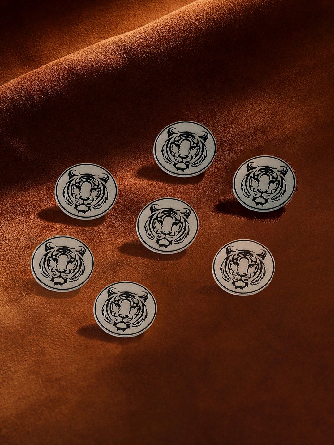 

COSA NOSTRAA Men Set of 7 Fiery Tiger Buttons, Metallic