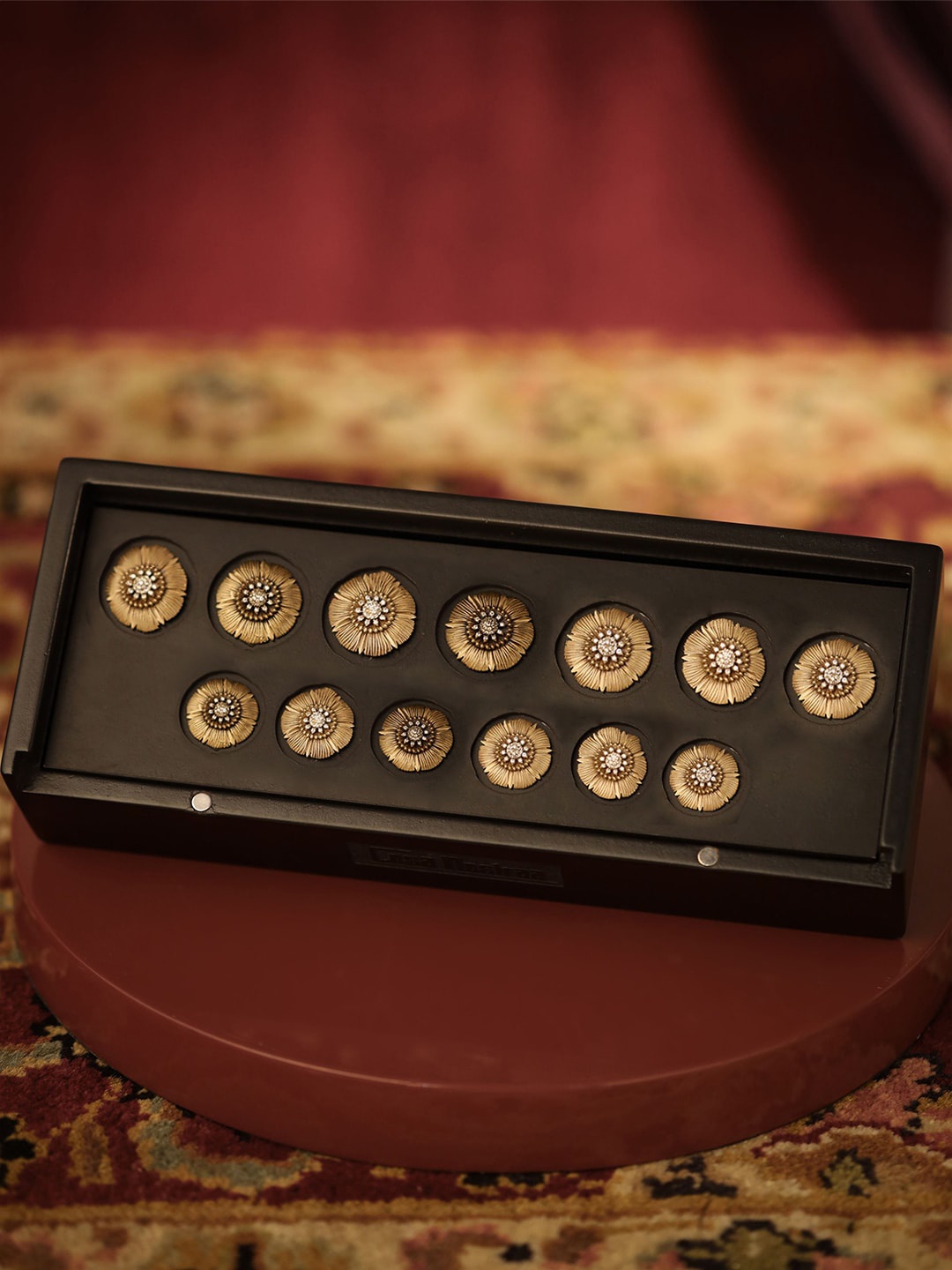 

COSA NOSTRAA Men Set of 13 Flower Power Buttons, Metallic