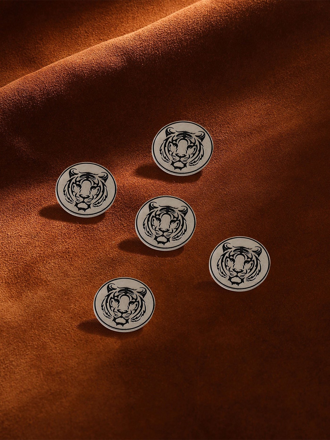 

COSA NOSTRAA Men Set of 5 Fiery Tiger Buttons, Metallic