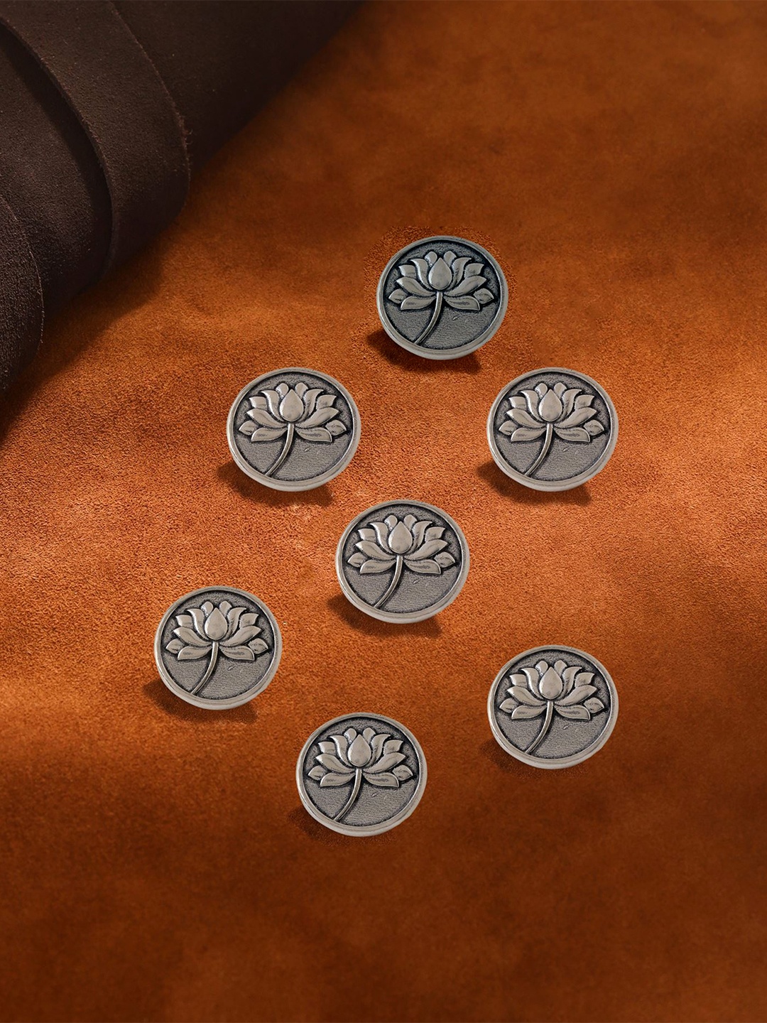 

COSA NOSTRAA Men Set of 7 Divine Lotus Brooches, Metallic