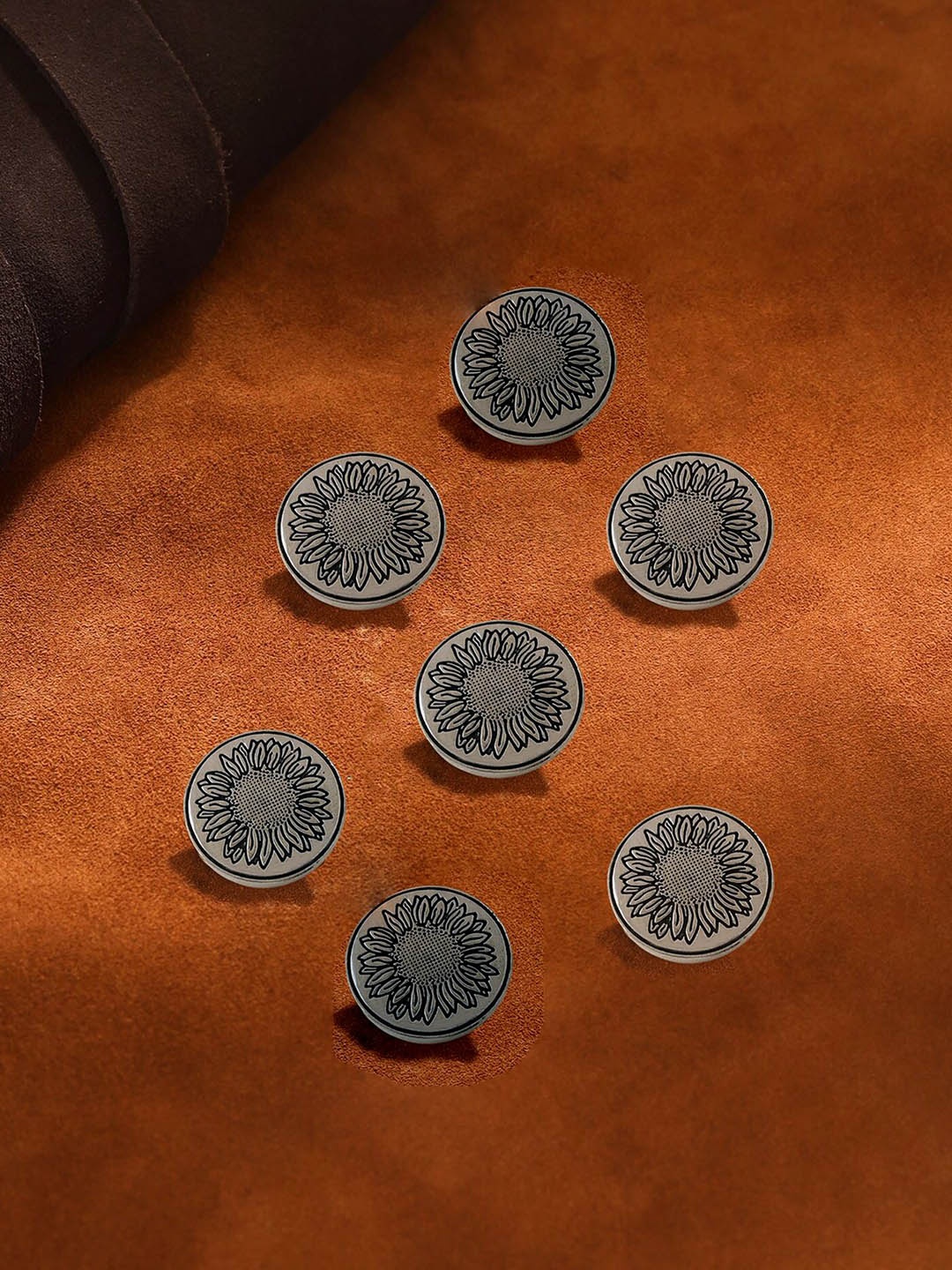 

COSA NOSTRAA Set Of 7 Circular Sunflower Glitter Textured Buttons, Copper