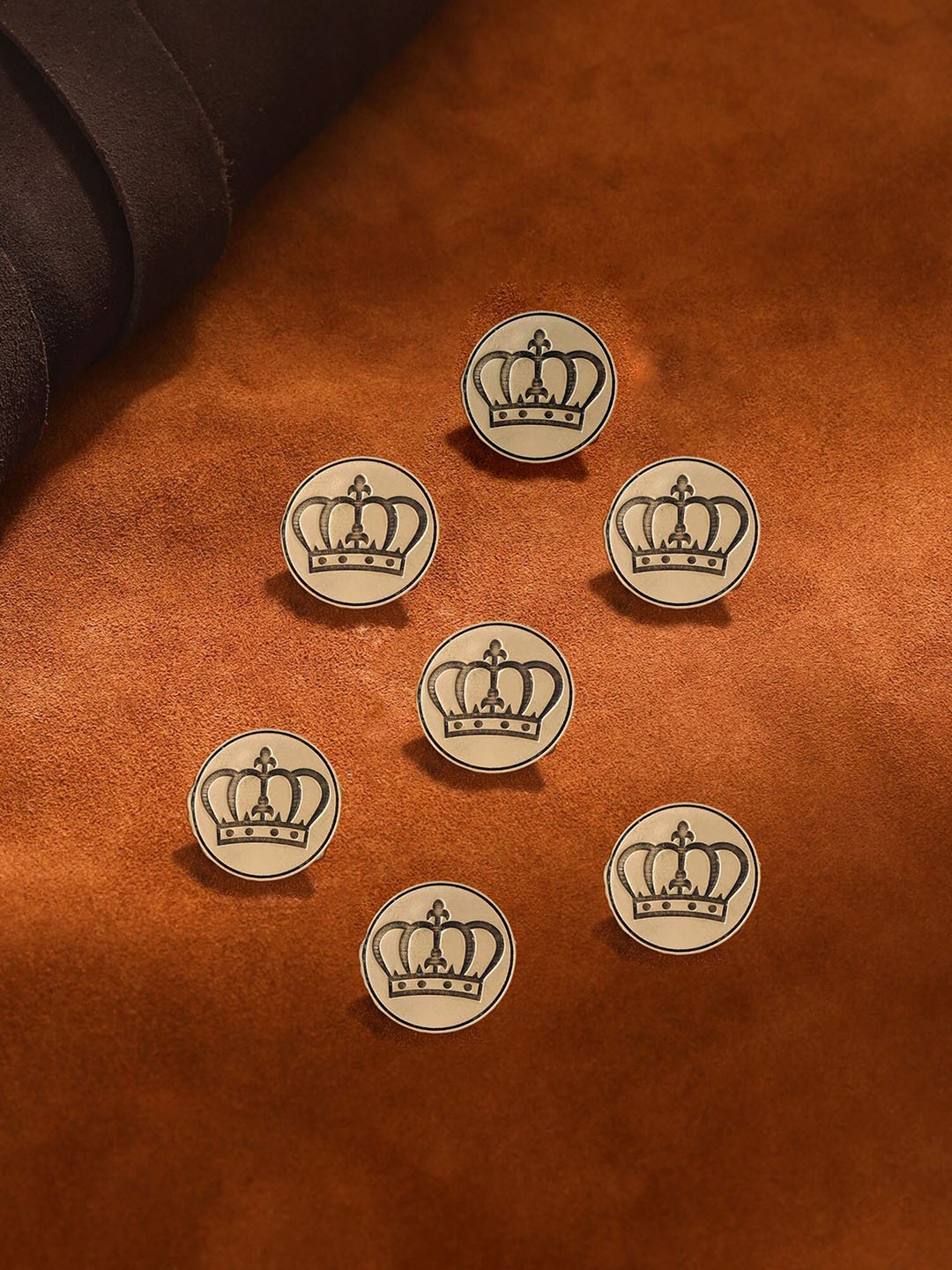 COSA NOSTRAA Set Of 7 Circular Daring Deer Textured Buttons, Gold