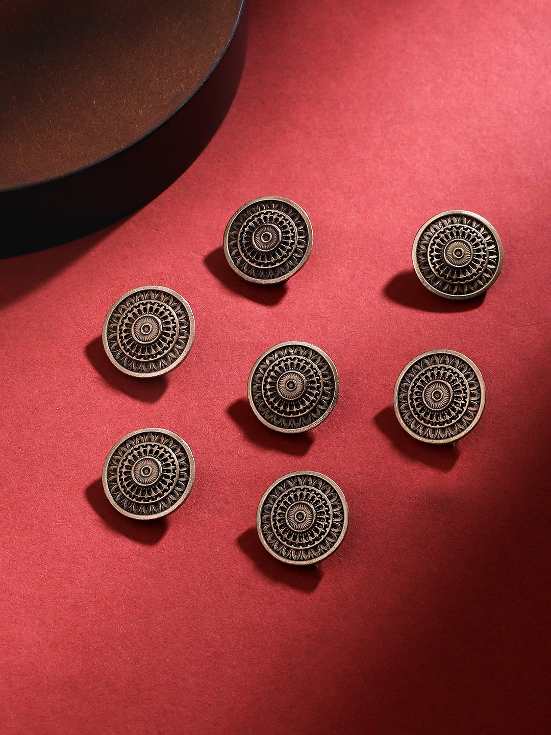 

COSA NOSTRAA Set of 7 Circular Charm Textured Buttons, Gold