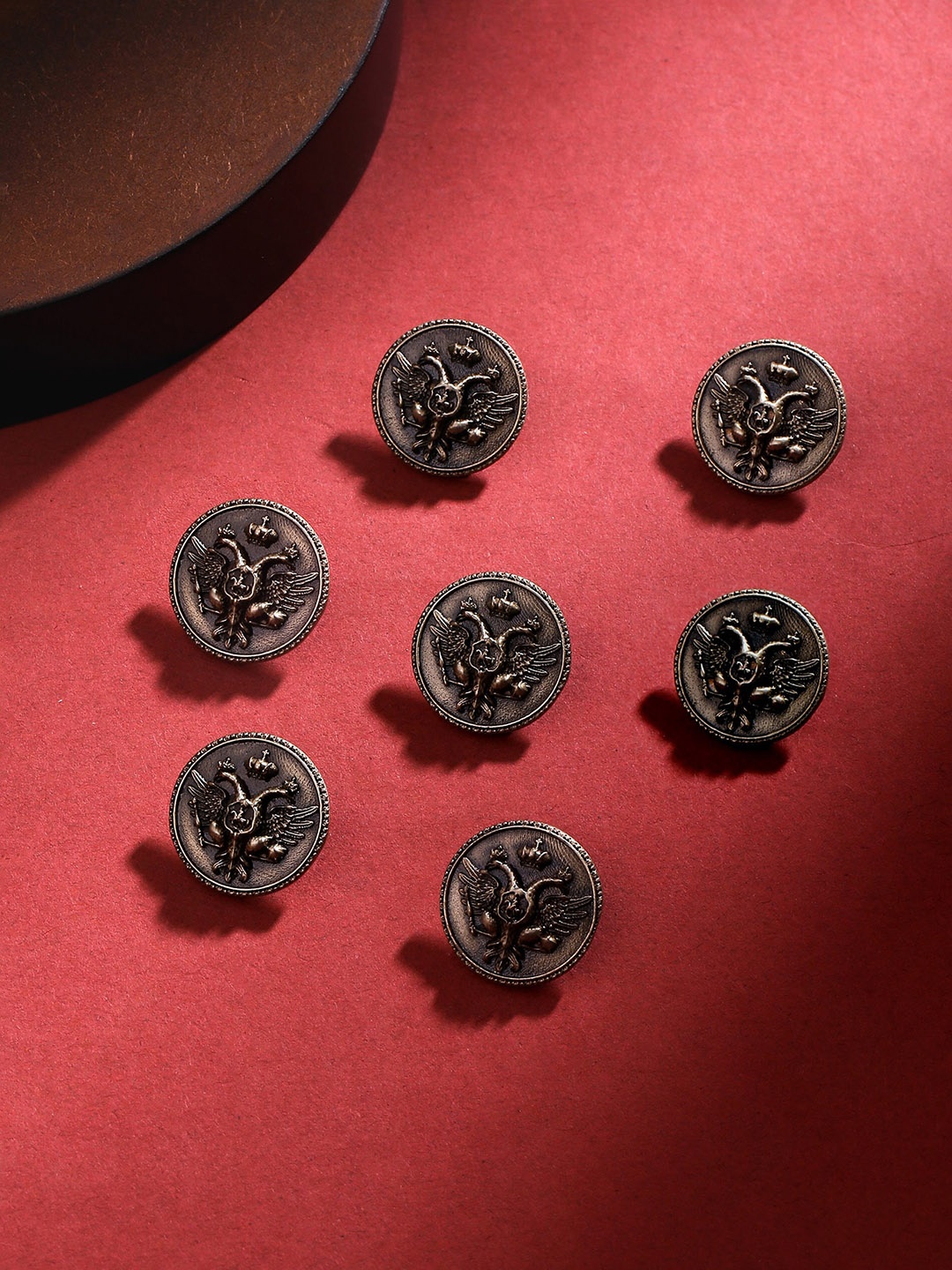 

COSA NOSTRAA Set of 7 Circular Daring Deer Textured Regal Defenders Buttons, Metallic