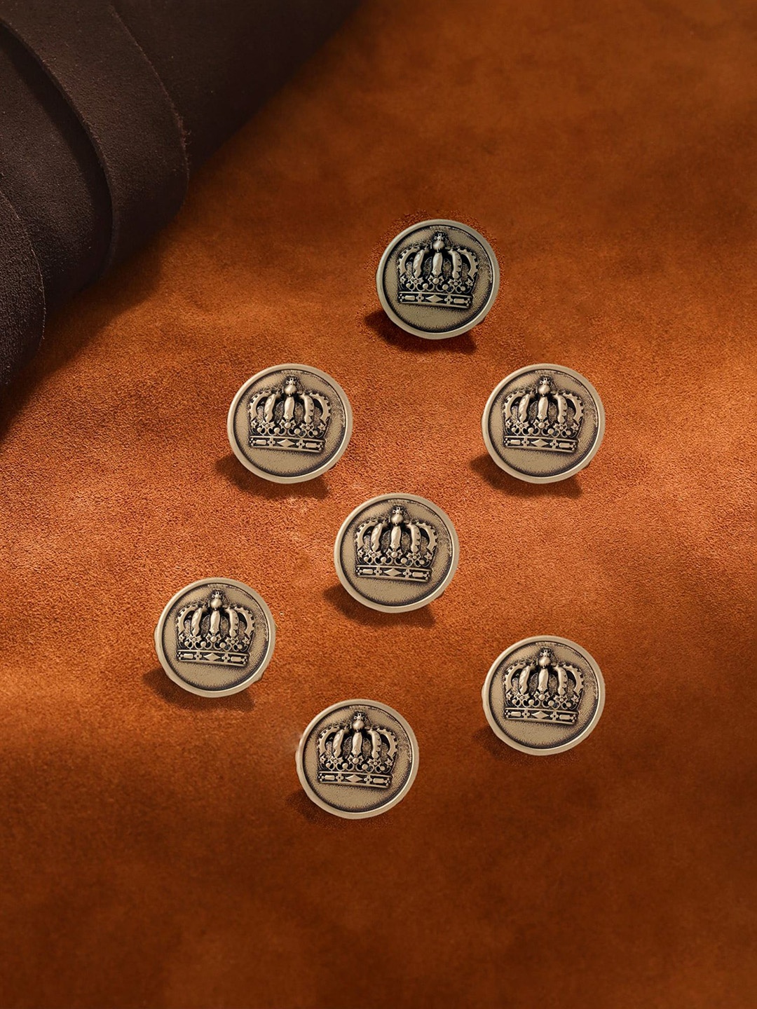 

COSA NOSTRAA Set of 7 Circular Emperor Crown Textured Buttons, Gold