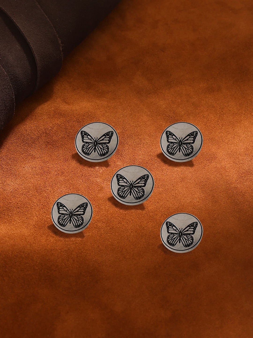 

COSA NOSTRAA Set of 5 Circular Dainty Butterfly Textured Buttons, Grey