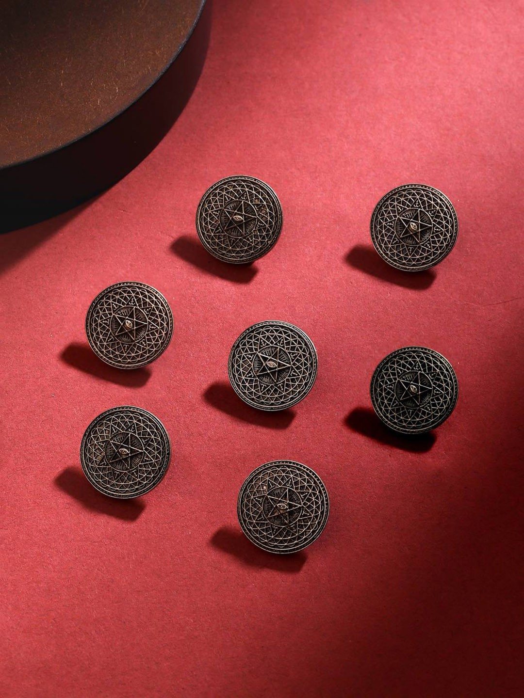 

COSA NOSTRAA Set of 7 Circular Daring Deer Textured Buttons, Metallic