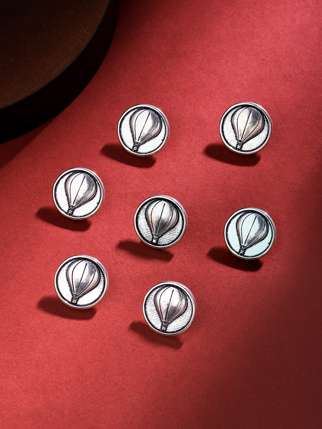 

COSA NOSTRAA Set of 7 Circular Daring Deer Textured Buttons, Silver