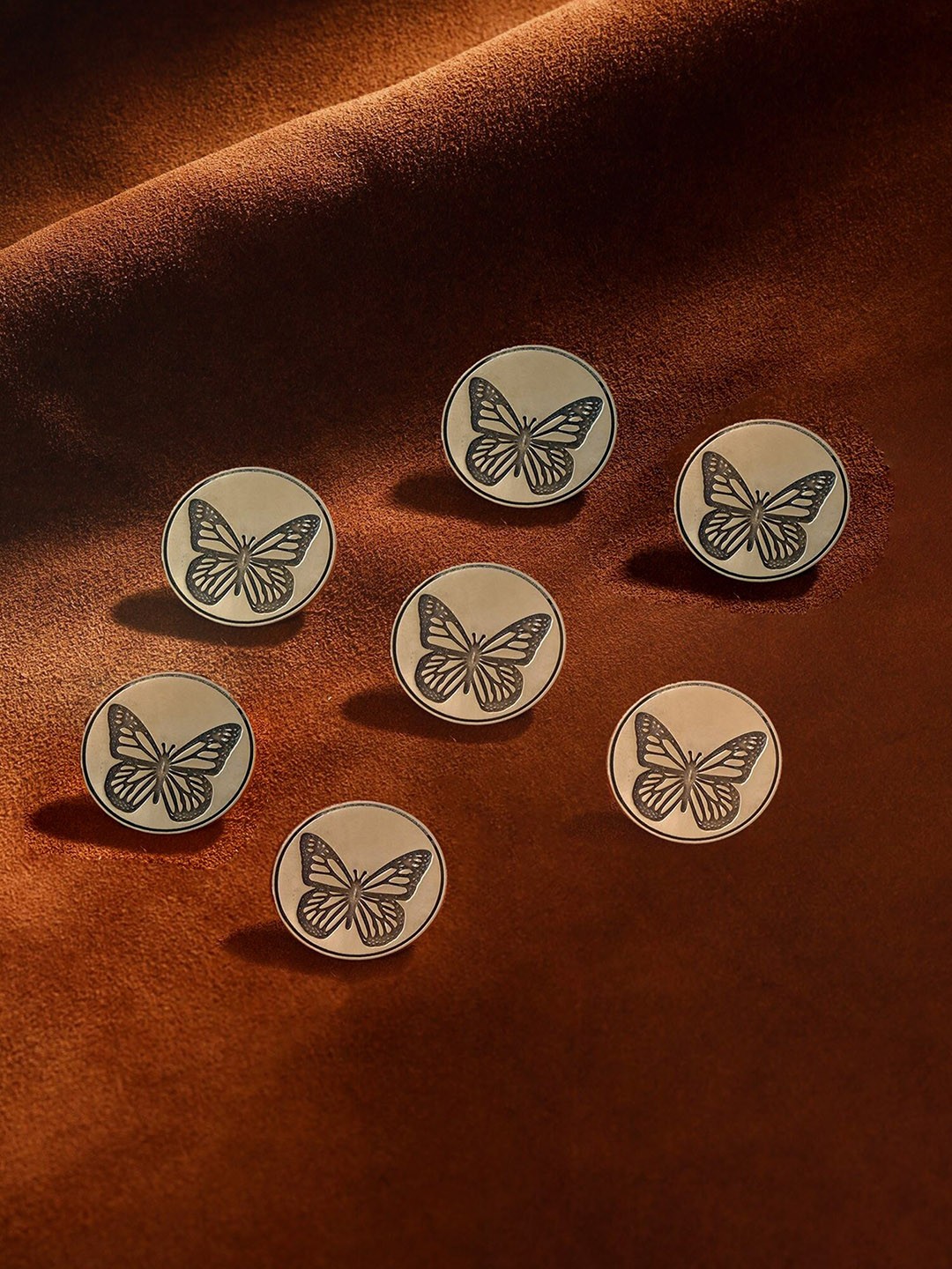 

COSA NOSTRAA Set of 7 Circular Daring Deer Textured Buttons, Gold