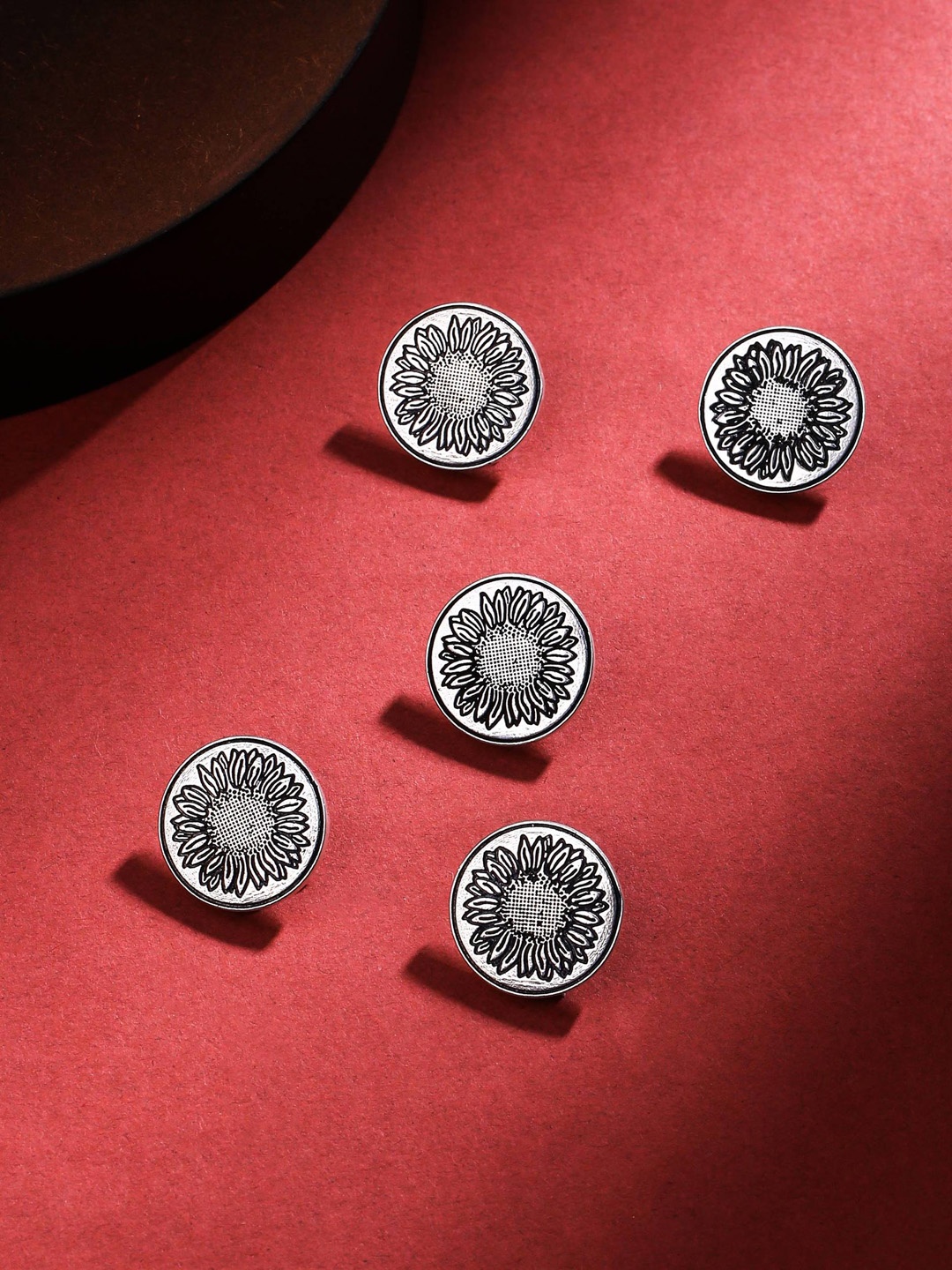 

COSA NOSTRAA Set of 5 Circular Sunflower GlitterTextured Buttons, Silver