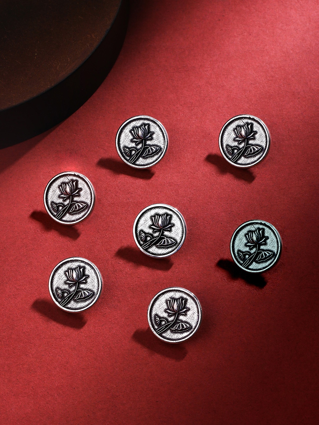 

COSA NOSTRAA Men Set of 7 Lotus Magic Button, Metallic