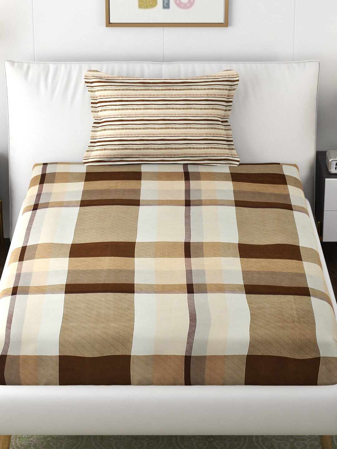 

Florida Brown & Beige Geometric Printed 250 TC Microfiber King Bedsheet & 2 Pillow Covers