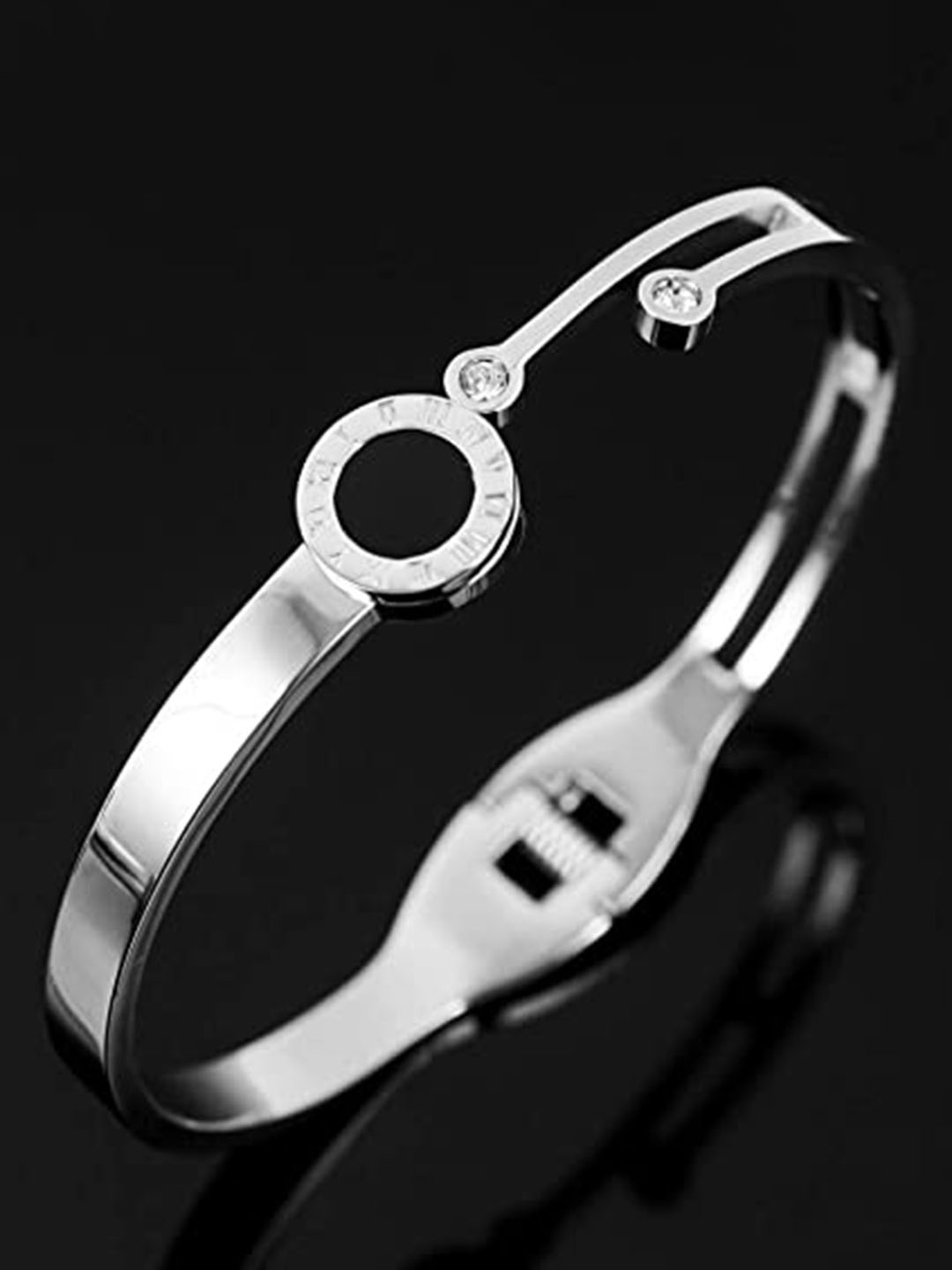 

VIEN Silver-Plated Roman Single Round Digital Studded Kada Bracelet