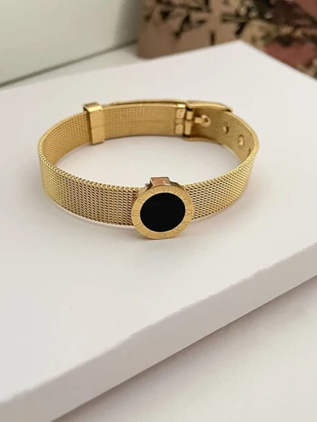 

VIEN Gold-Toned & Black Silver-Plated Roman Single Round Digital Wraparound Bracelet