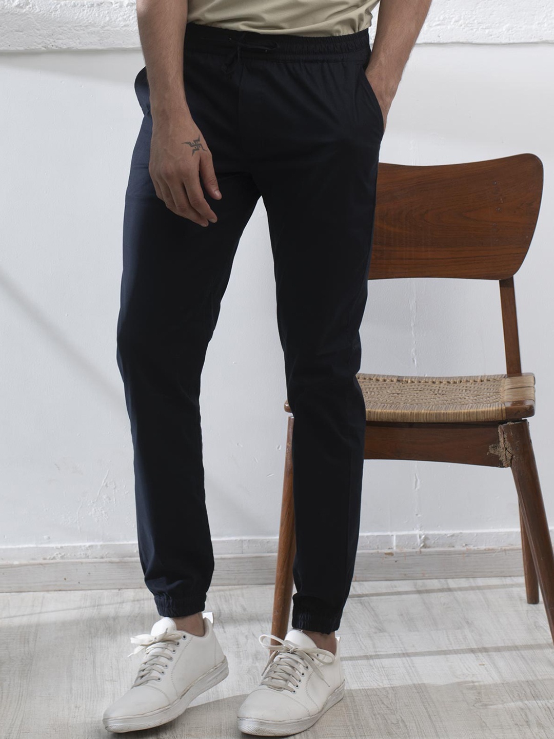 

Beyours Men Mid-Rise Classic Joggers, Navy blue