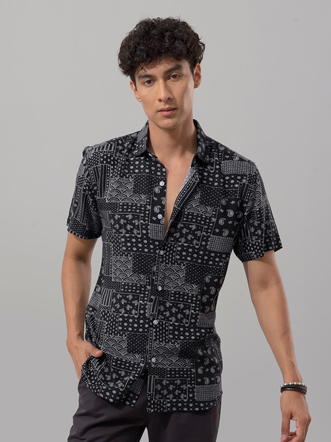 

Snitch Black Slim Fit Ethnic Motifs Printed Casual Shirt