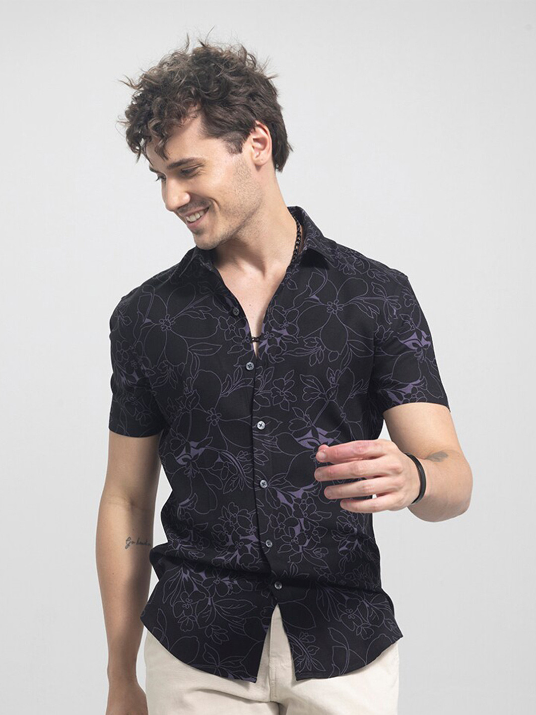 

Snitch Black Slim Fit Floral Printed Casual Shirt