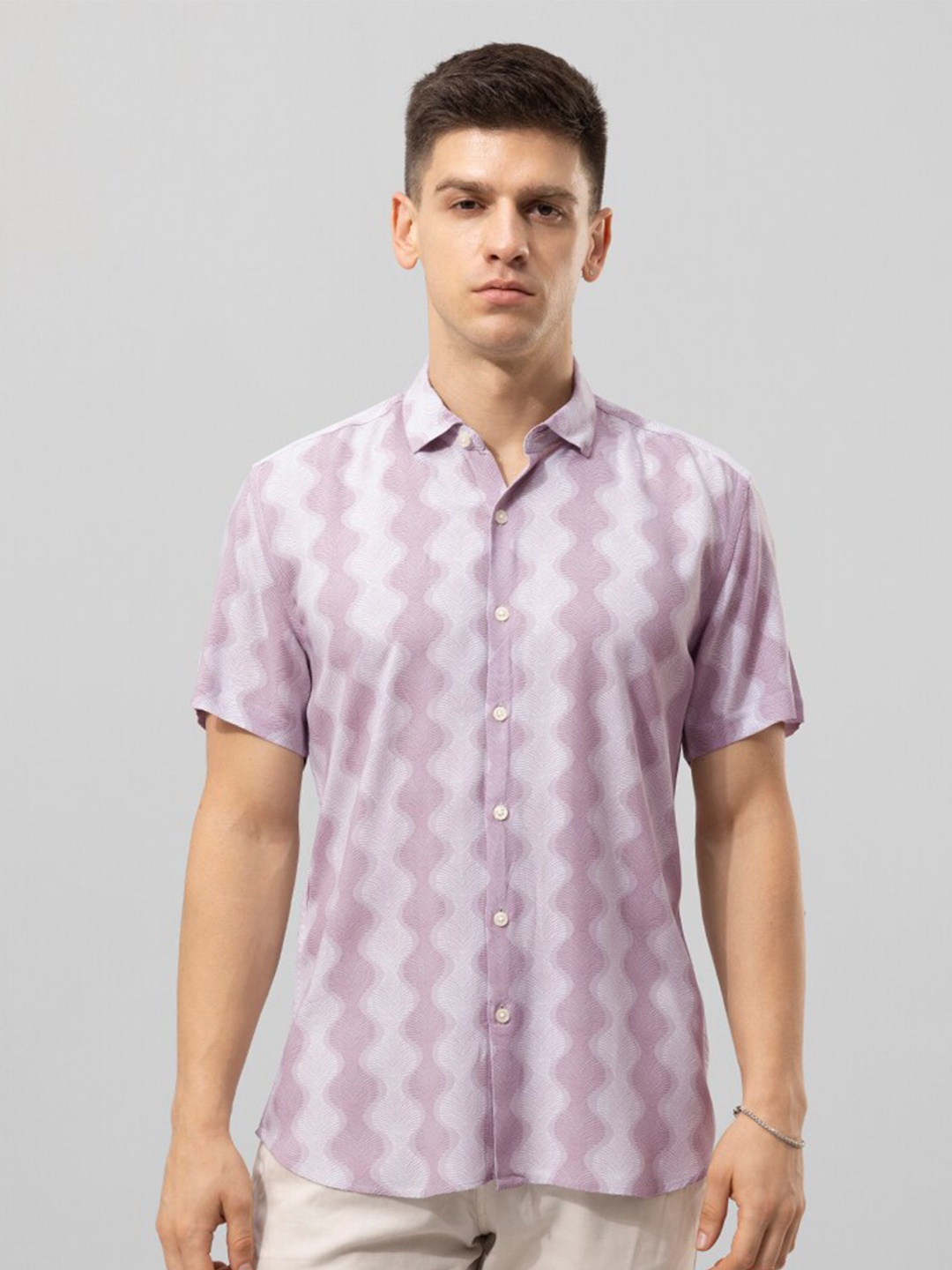 

Snitch Pink Zig Zag Printed Slim Fit Casual Shirt