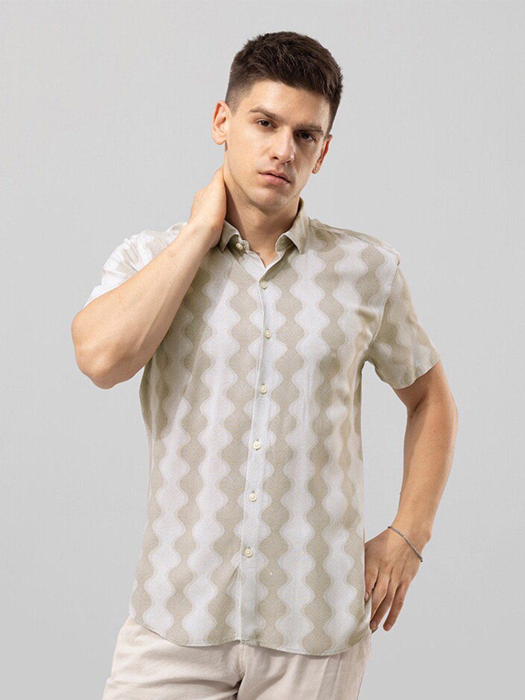

Snitch Cream-Coloured Zig Zag Printed Slim Fit Casual Shirt