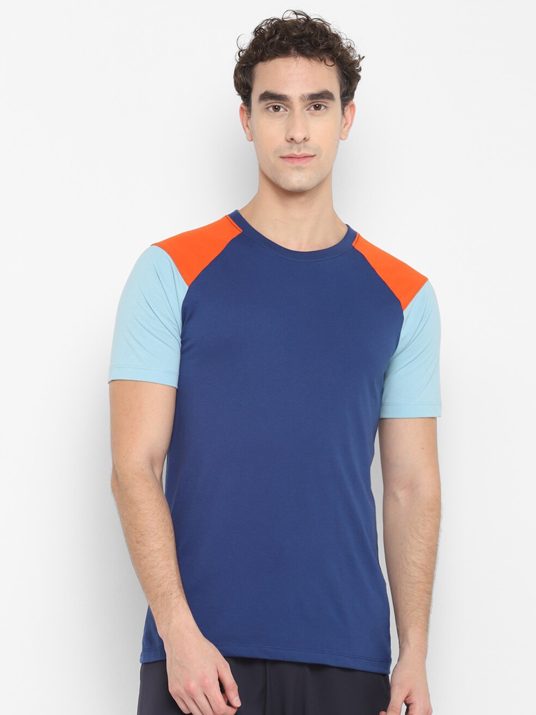 

Yuuki Colourblocked Reglan Sleeves Antimicrobial Sports T-shirt, Blue