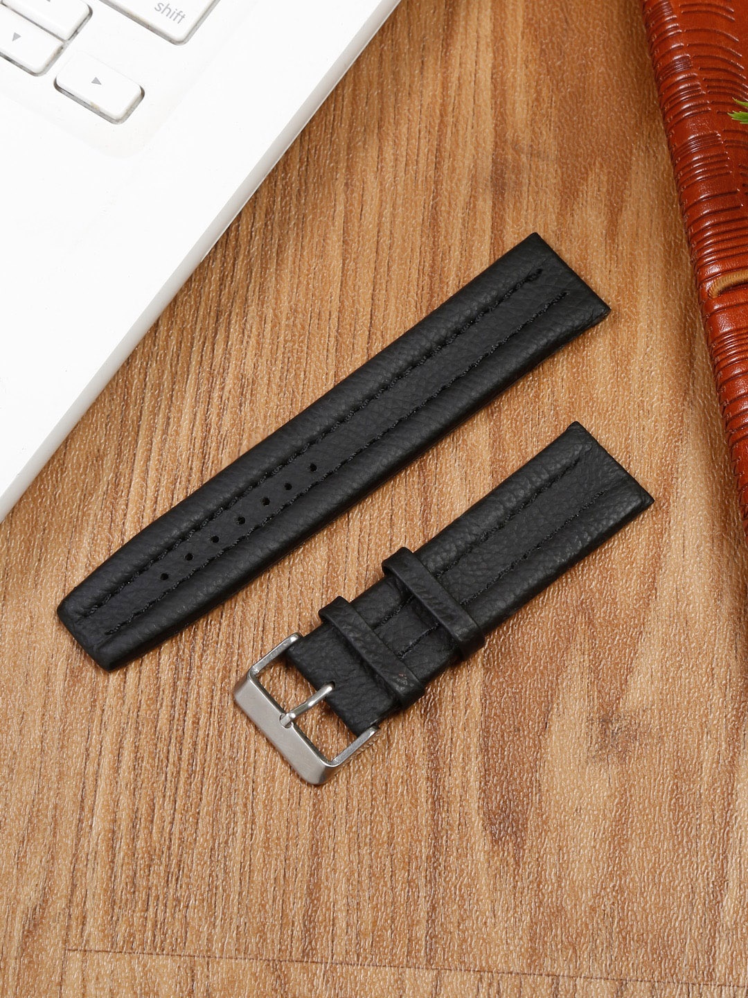 

Teakwood Leathers Men Textured Flexible Lightweight Leather Watch Strap, Black