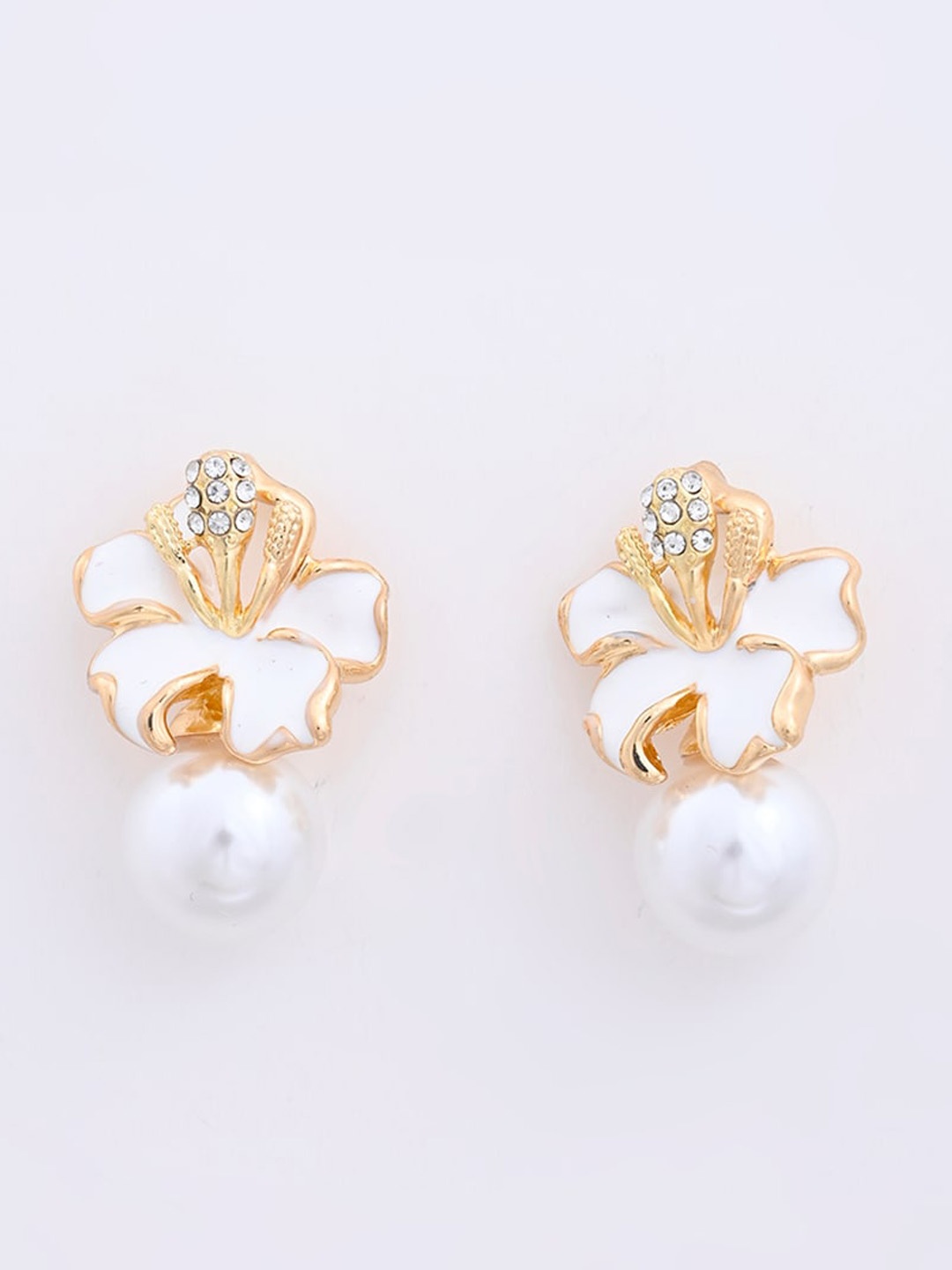 

XPNSV Gold-Plated Flower and Pearls Stud Earrings