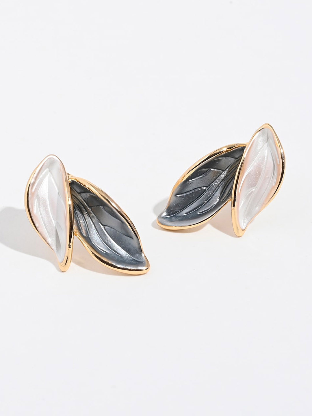 

XPNSV Gold-Plated Leaf Shaped Studs Earrings