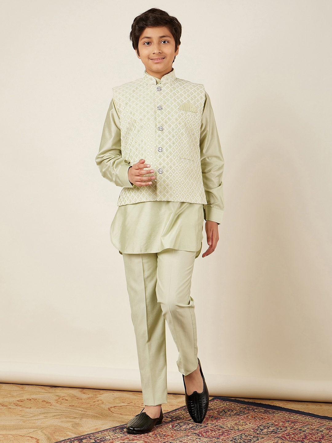 

Aj DEZInES Boys Regular Kurta With Trousers & Waistcoat, Green