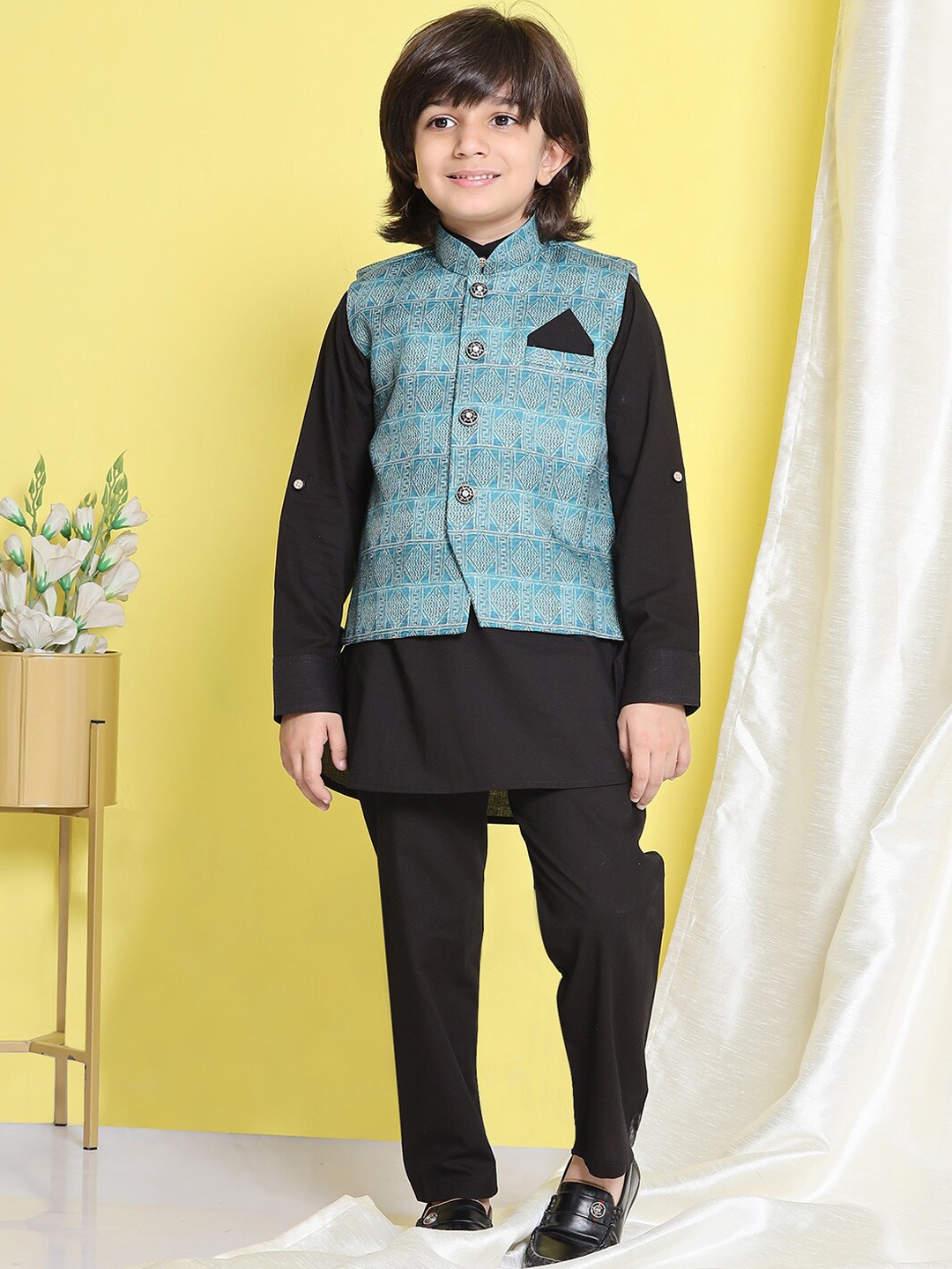 

Aj DEZInES Boys Printed Regular Pure Cotton Kurta with Pyjamas, Black