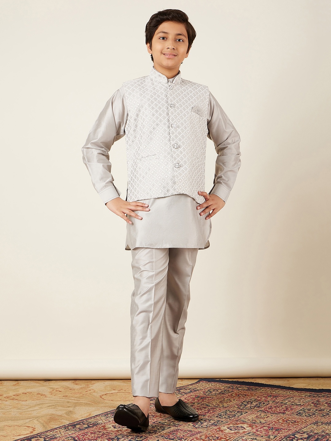 

Aj DEZInES Boys Regular Kurta With Trousers & Waist Coat, Grey
