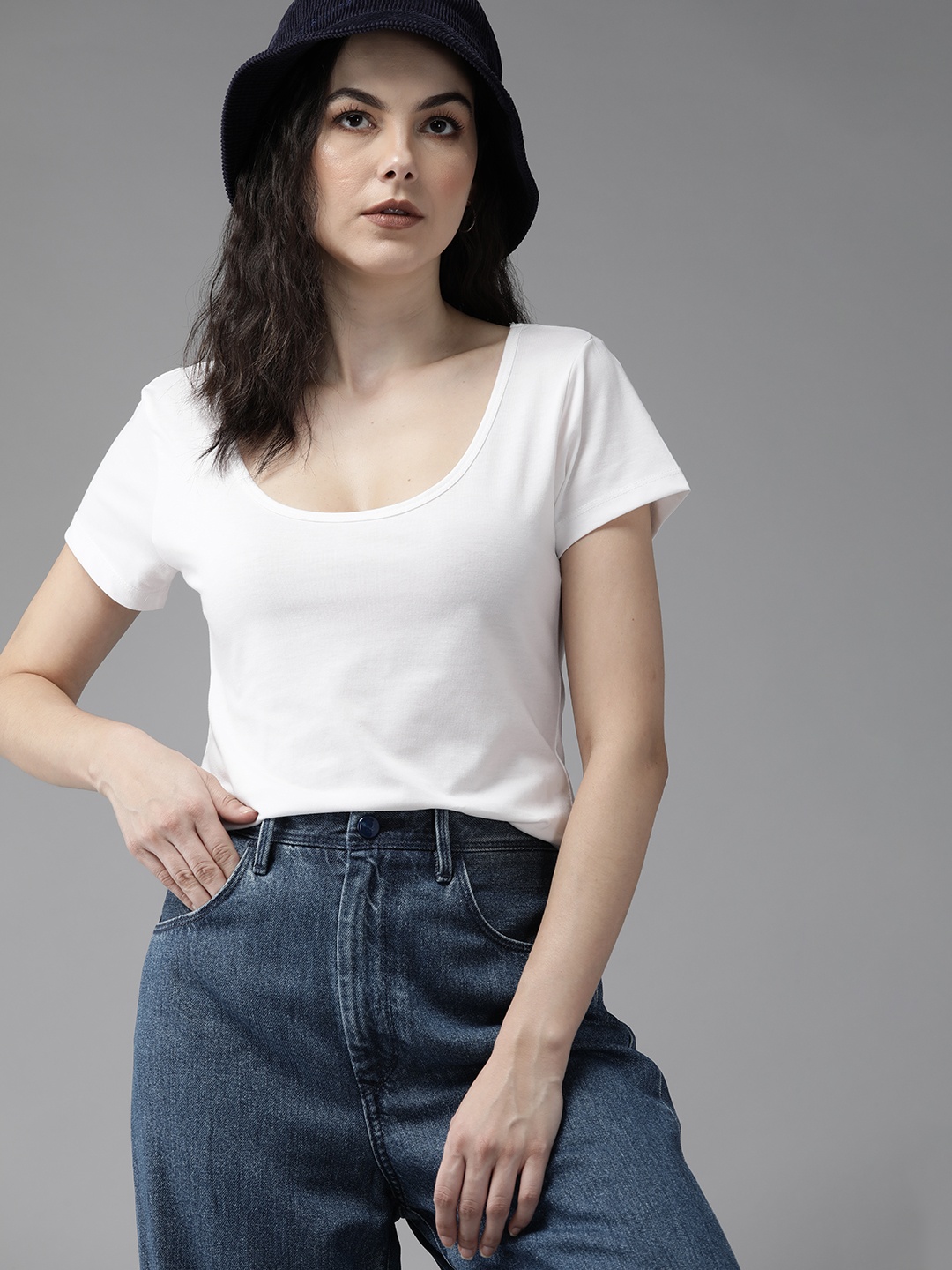 

The Roadster Lifestyle Co. Scoop Neck T-shirt, White