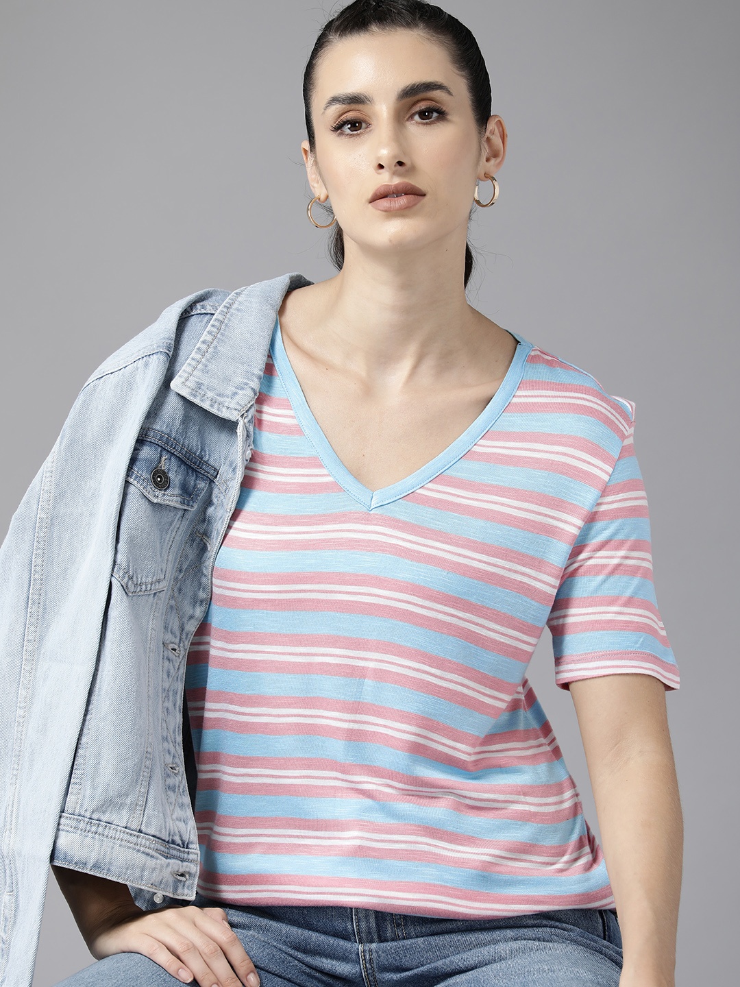 

The Roadster Lifestyle Co.Striped V-Neck T-shirt, Blue