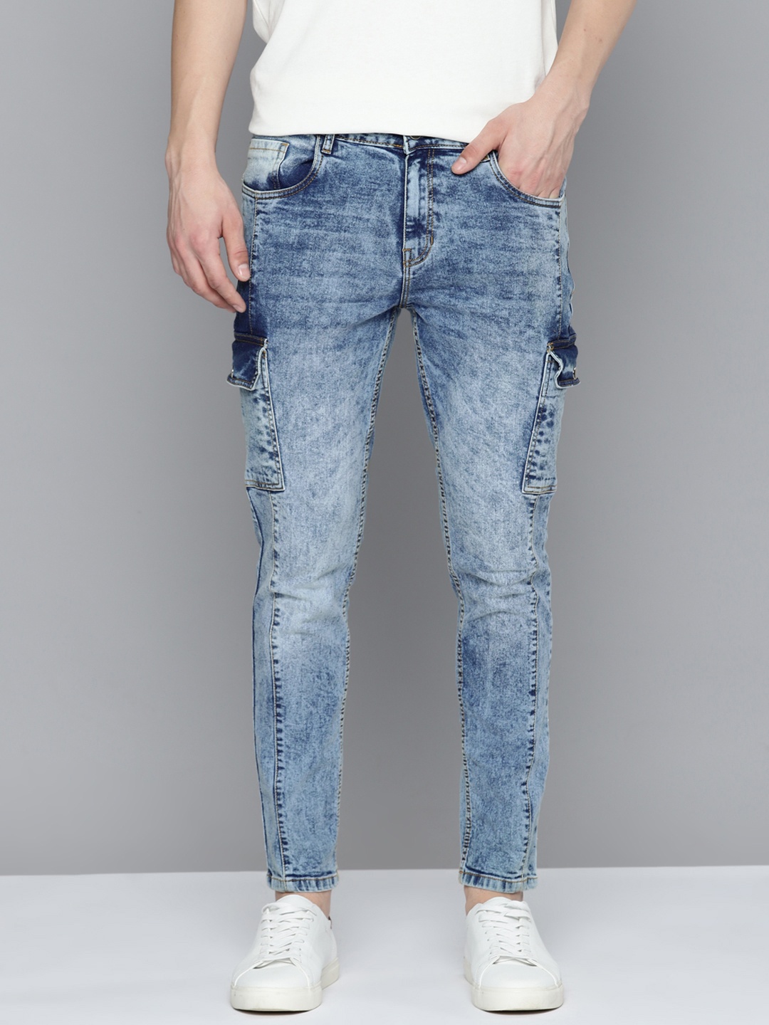 

Mast & Harbour Men Slim Tapered Fit Light Fade Stretchable Cargo Jeans, Blue
