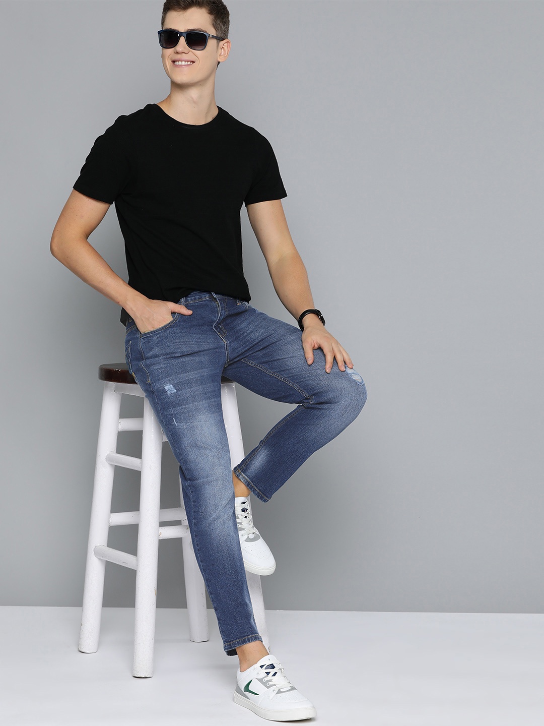 

Mast & Harbour Men Mildly Distressed Light Fade Stretchable Jeans, Blue