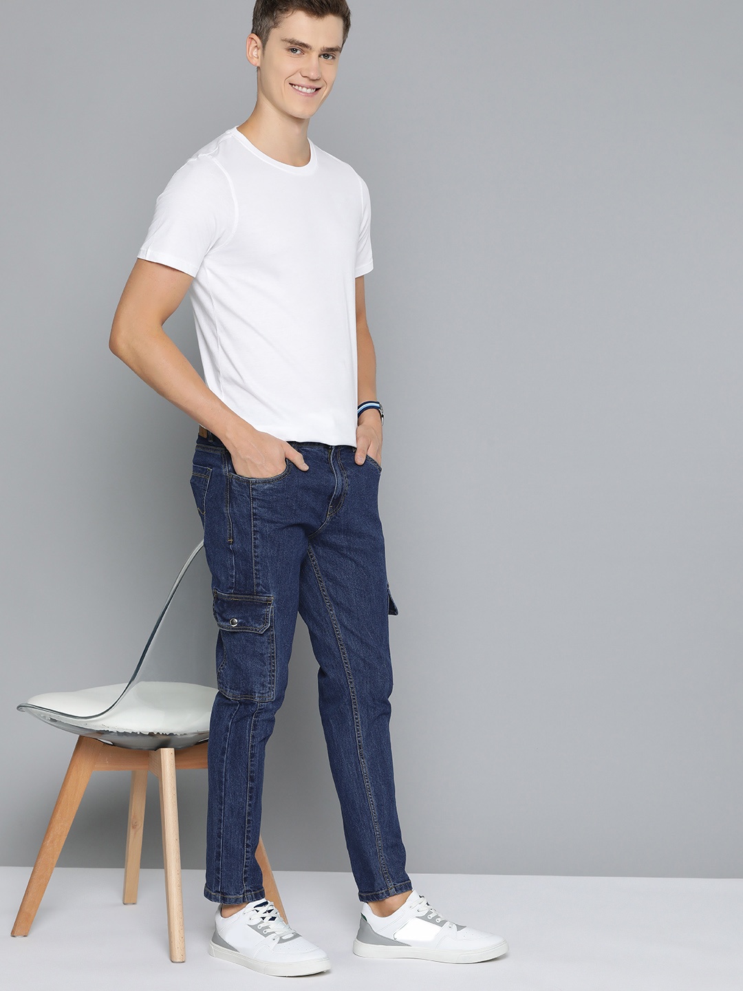 

Mast & Harbour Men Cargo-Style Slim Tapered Stretchable Jeans, Navy blue