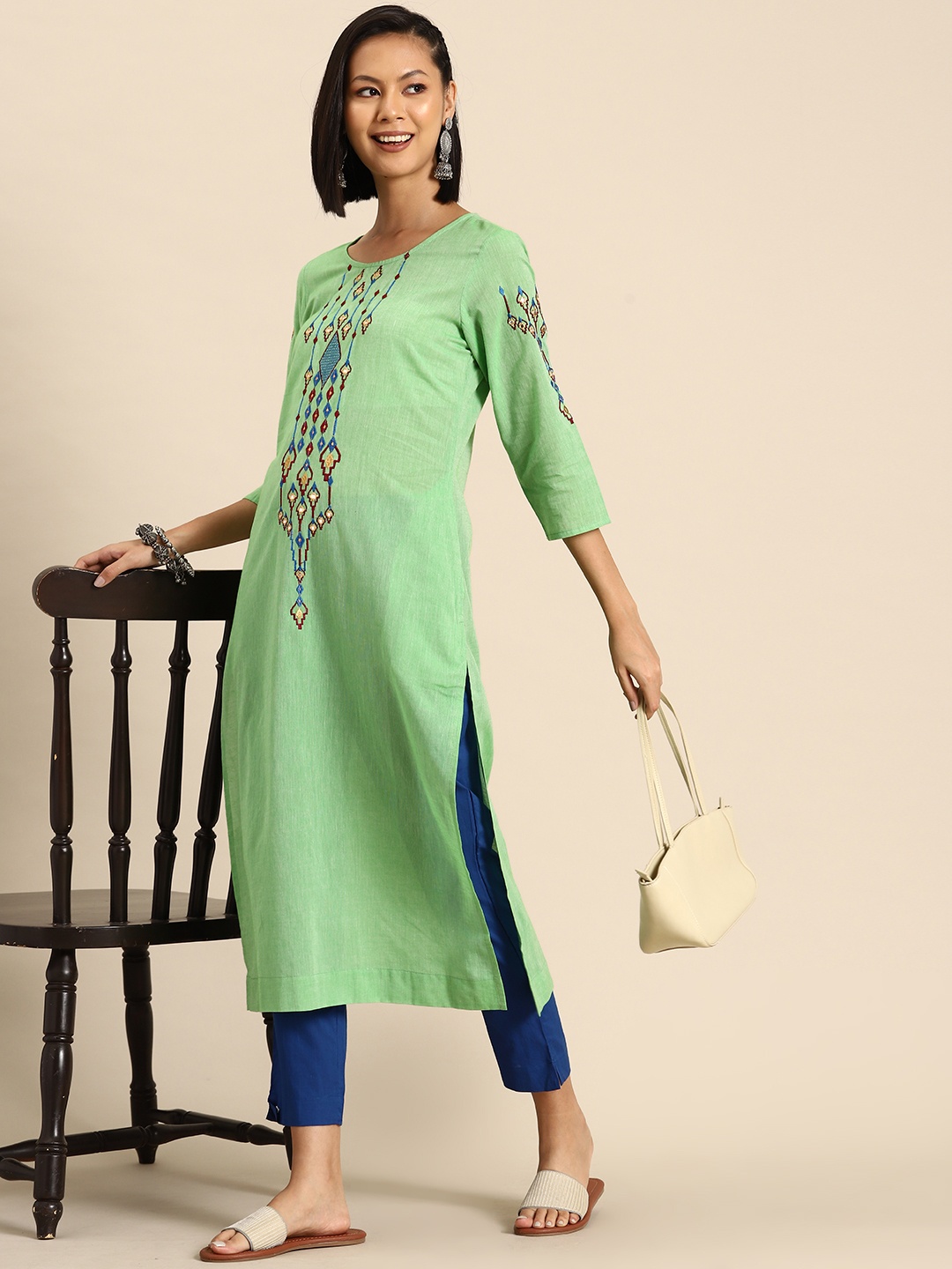 

Sangria Women Ethnic Motifs Embroidered Mirror Work Pure Cotton Kurta with Trousers, Green