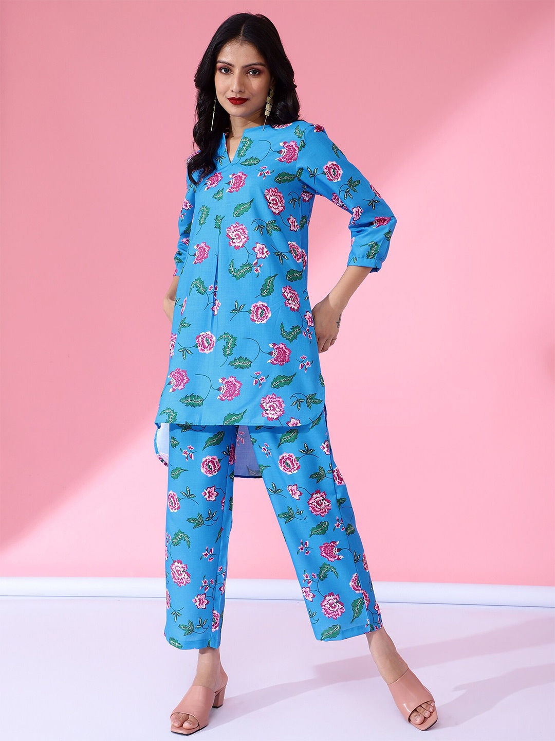 

Bani Women Floral Printed Regular Kurti with Trousers, Blue
