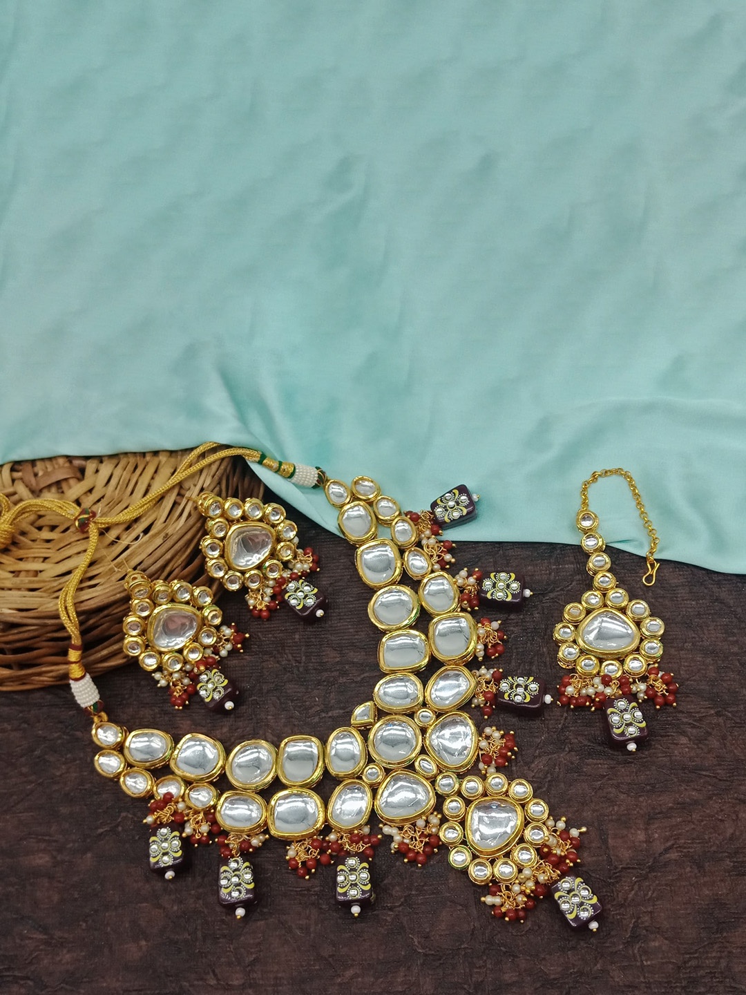 

AASHISH IMITATION Gold-Plated Kundan Studded & Beaded Jewellery Set, Maroon