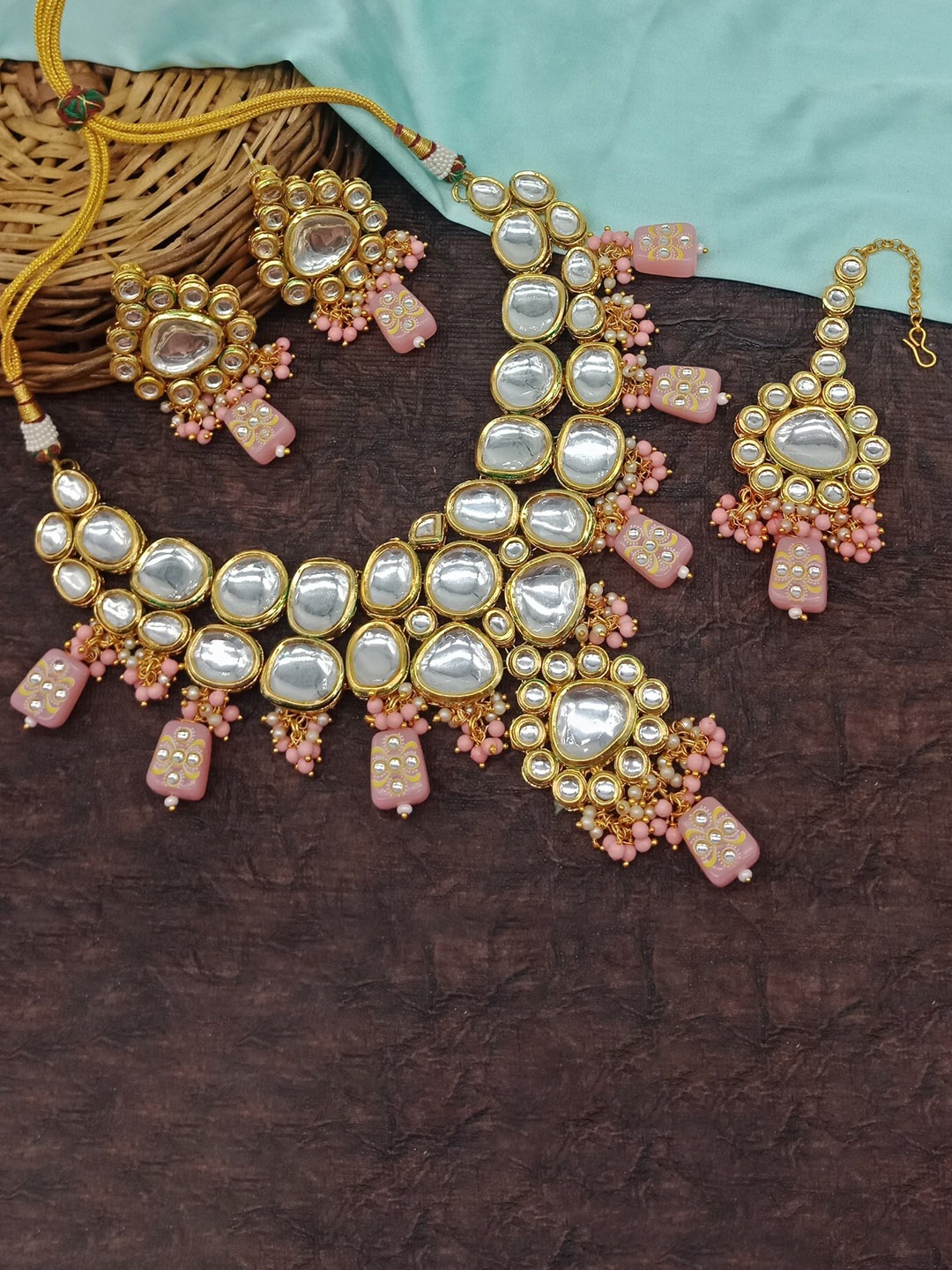 

AASHISH IMITATION Gold-Plated Kundan-Studded & Beaded Necklace & Earrings With Maang Tika