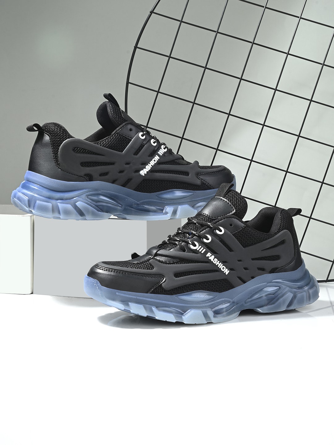 

Mactree Men Colourblocked Lace-Up Sneakers, Black
