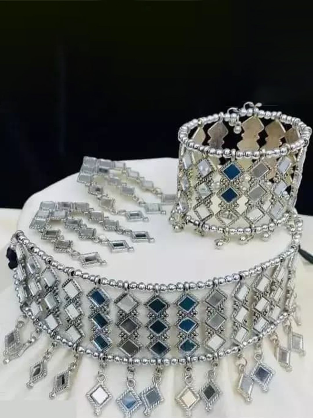 

Samridhi DC Silver-Plated Oxidised Mirror-Studded & Beaded Jewellery Set